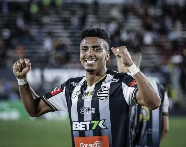 Sergipe anuncia atacante Lucas Mineiro como primeiro reforço da temporada 2026