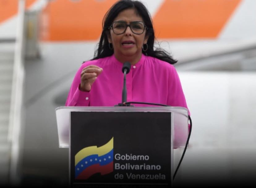 Delcy Rodríguez assume presidência interina da Venezuela, mas maioria não aceita e cobra novas eleições