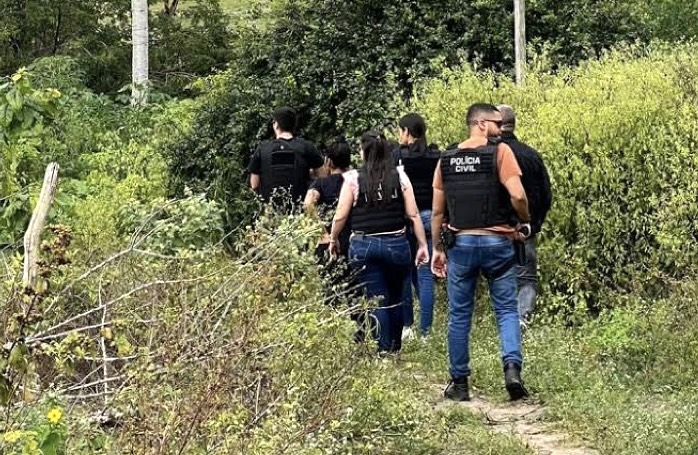 Suspeito de envolvimento na morte de mulher grávida é morto em operação da Polícia Civil em Dores