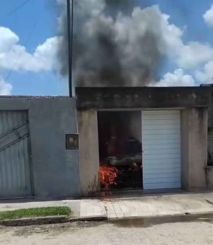 Incêndio destrói carro e assusta moradores em Tobias Barreto