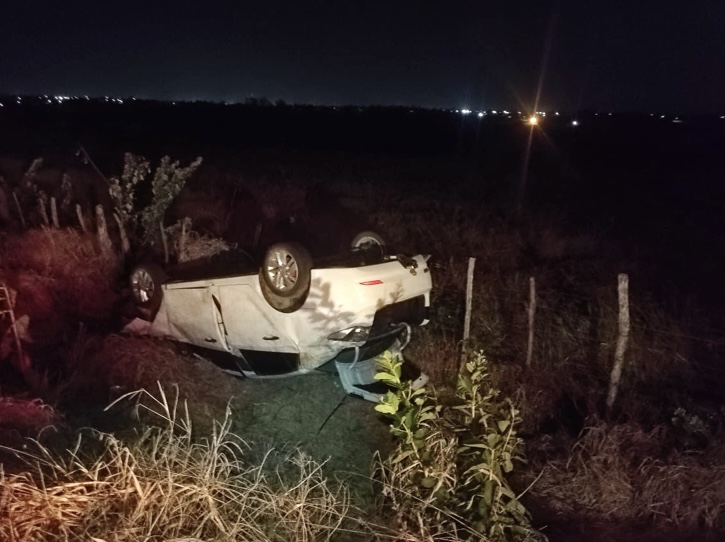 Carroceiro fica ferido após carro atingir carroça na SE-230, em Nossa Senhora das Dores