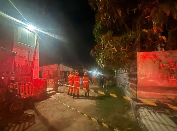 Casa desaba na Zona Norte de Aracaju e deixa duas pessoas feridas