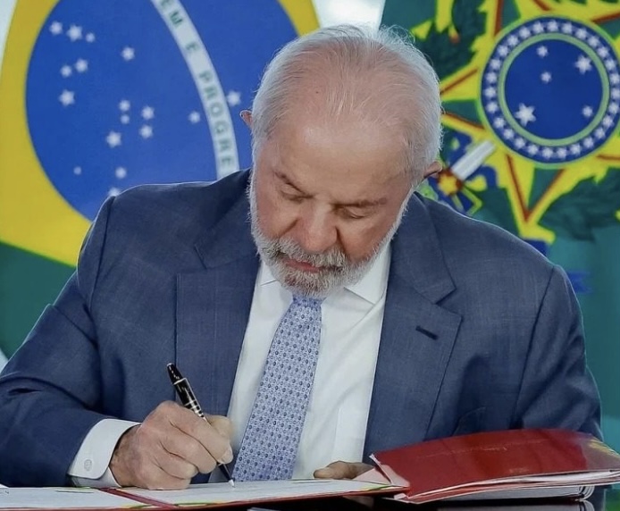 Lei sancionada por Lula proíbe uso de linguagem neutra em órgãos públicos