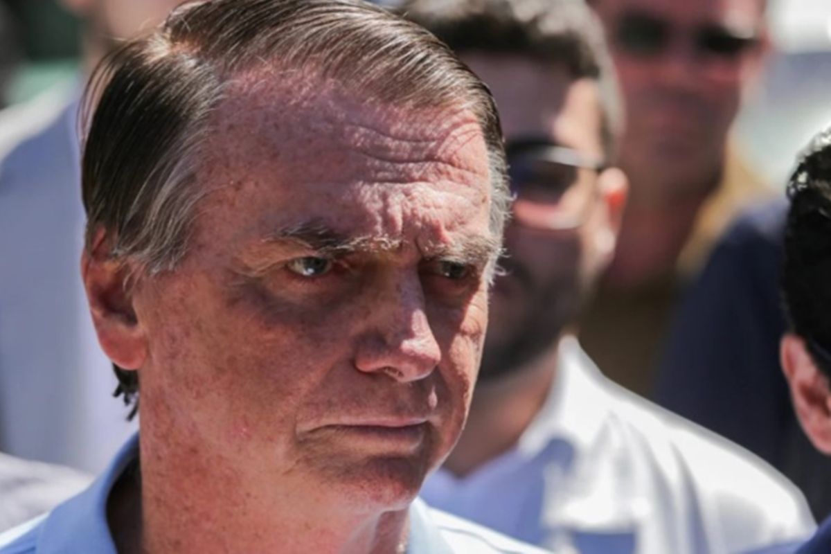 Médico confirma traumatismo craniano leve em Bolsonaro após queda na PF