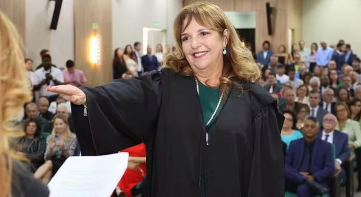 Desembargadora Ana Lúcia Freire toma posse como presidente do TRE de Sergipe