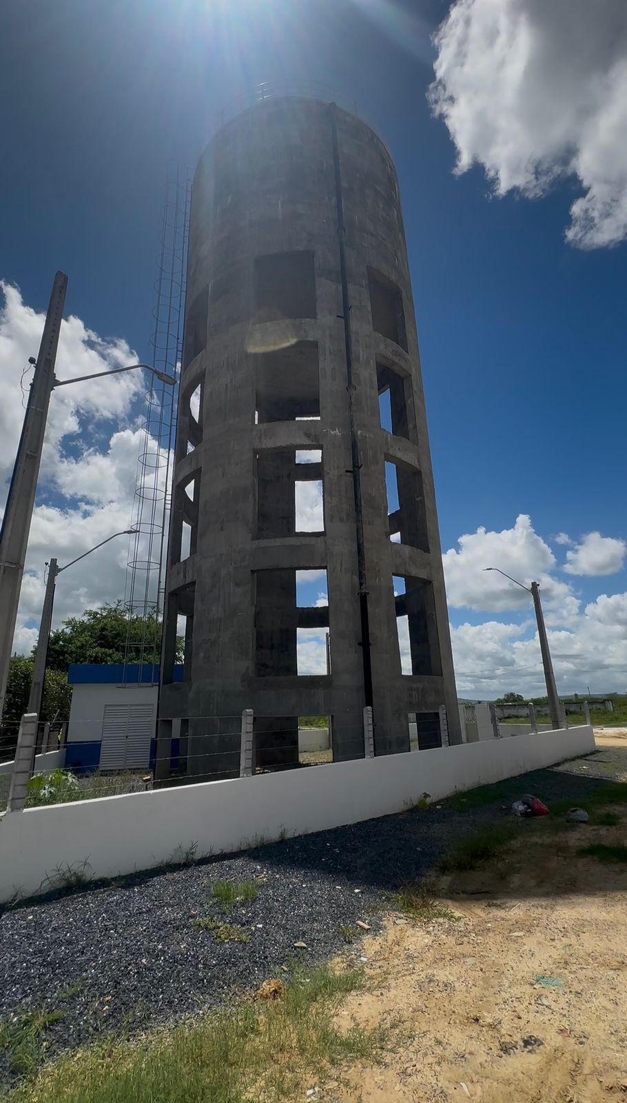 Falta de água gera revolta e obriga moradores a recorrerem a açude em Tobias Barreto