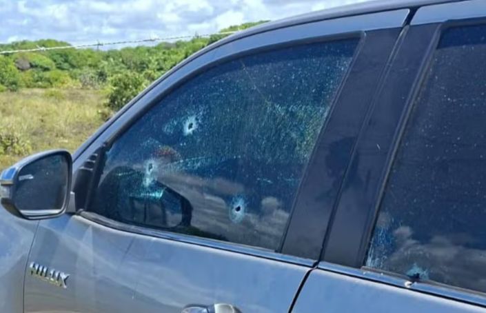 Homens são executados dentro de caminhonete na Praia do Abaís, em Estância