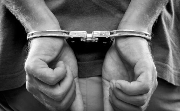 Dois homens são presos por executar vítima dentro de residência em Riachuelo; terceiro suspeito segue foragido