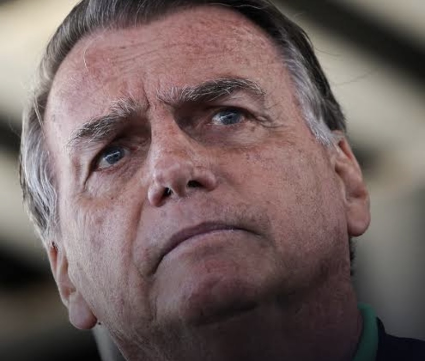 Moraes nega prisão domiciliar e mantém Bolsonaro na PF após preventiva