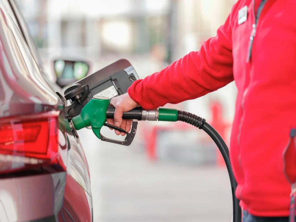 Gasolina se aproxima de R$ 10 em cidades do Brasil e preocupa motoristas