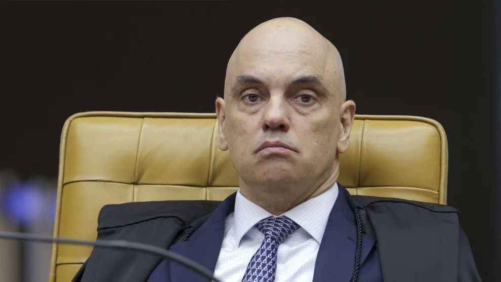 Alexandre de Moraes jantou em mansão de dono do Banco Master durante contrato milionário