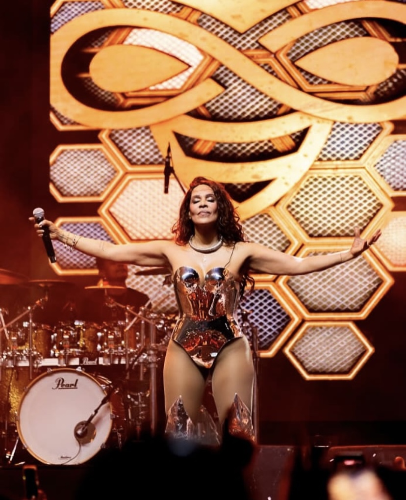 Silvânia Aquino anuncia saída da Banda Calcinha Preta após afastamento de shows