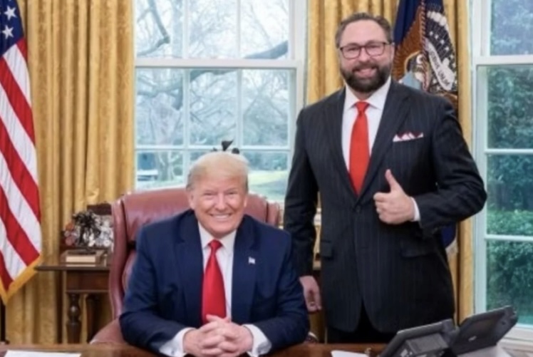 Conselheiro de Donald Trump declara apoio à pré-candidatura de Flávio Bolsonaro à Presidência