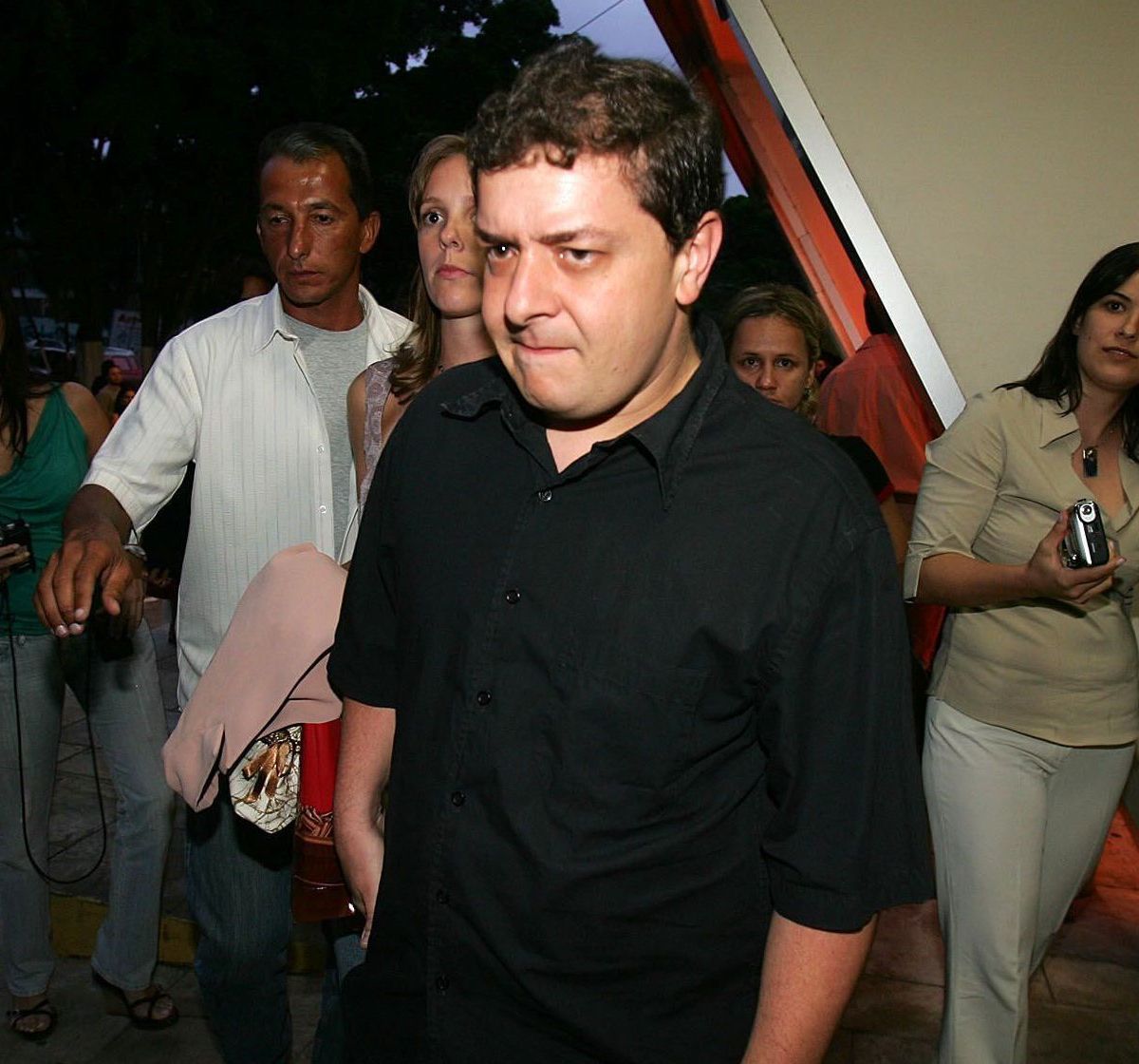 Sessão da CPMI do INSS termina em agressões após quebra de sigilo de Lulinha