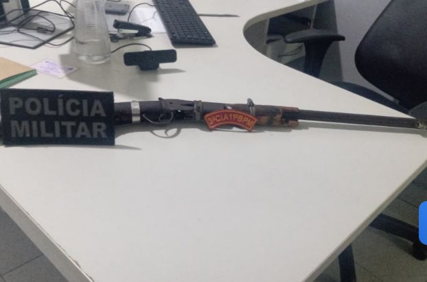 Polícia Militar apreende arma de fogo após denúncia de violência contra a mulher em Itabaianinha