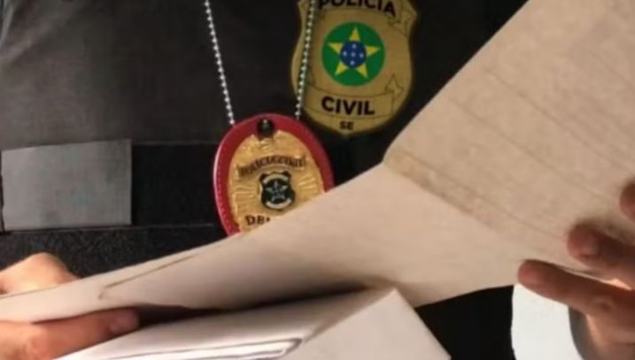 Mulher denuncia agressão dentro de carro na Praia da Caueira; Polícia Civil investiga o caso