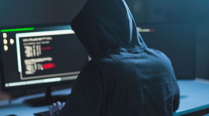 Jovem é indiciado após usar IA para criar e divulgar imagens pornográficas falsas de mulheres em Aracaju