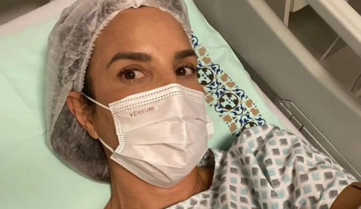 Ivete Sangalo passa mal e é internada às pressas em Salvador