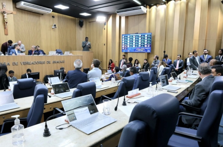 Projeto da vereadora Moana Valadares sobre escolas cívico-militares é aprovado em primeira discussão na Câmara de Aracaju