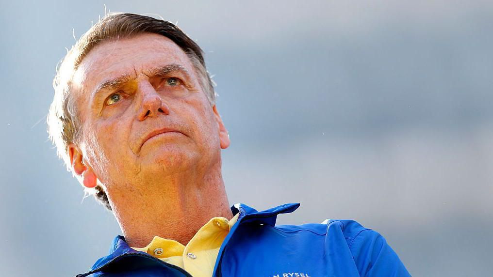 Bolsonaro deve ser internado nesta quarta-feira para realizar cirurgia