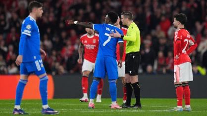 Vini Júnior relata ter sido vítima de racismo em jogo contra atleta do Benfica; presidente da FIFA se manifesta
