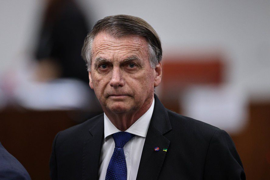 Moraes autoriza ida de Bolsonaro a hospital para realização de exames após queda