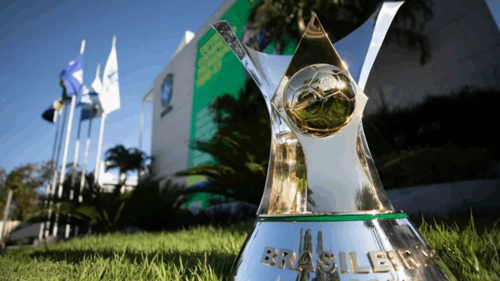 Clubes brasileiros atingem faturamento histórico, mas desafios financeiros persistem