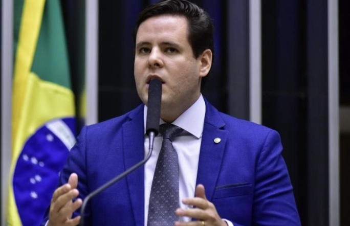 Rodrigo Valadares critica prisão de Bolsonaro e acusa STF de perseguição política