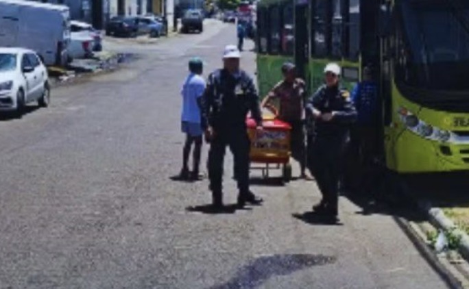 Motorista morre atropelado pelo próprio ônibus na Zona Oeste de Aracaju
