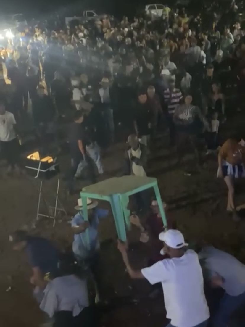 Dança de “passar por baixo da mesa” ganha destaque na vaquejada de Raspador