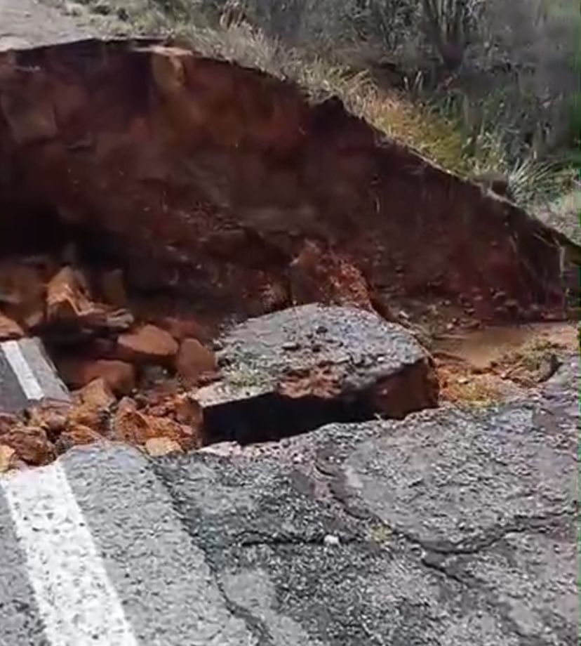 Em decorrência das chuvas, cratera se abre e trecho da BR-116 entre Araci e Tucano (BA) é interditado