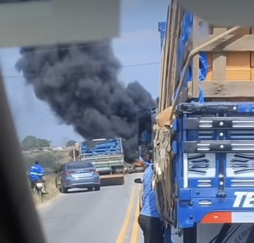 Moradores de Lagoa Redonda bloqueiam Rota do Sertão em protesto contra falta d’água
