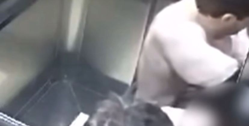 Vídeo mostra influenciadora sendo agredida e sufocada pelo namorado dentro de elevador
