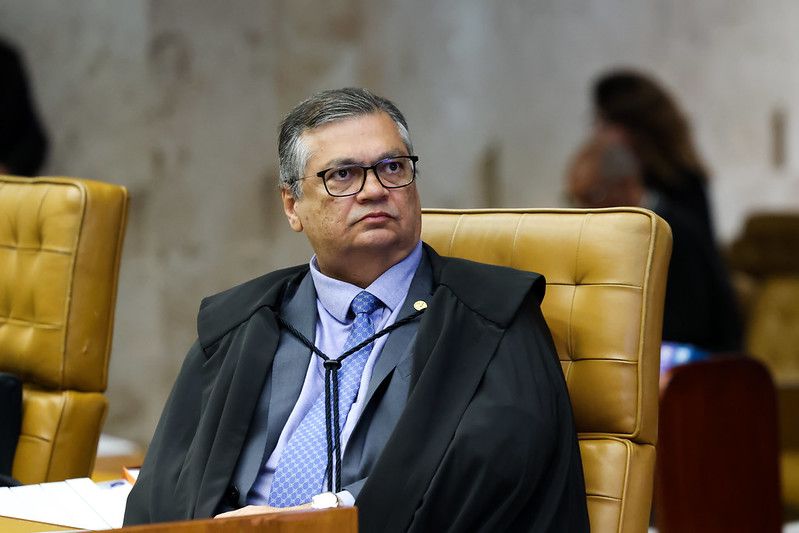 Flávio Dino decide extinguir aposentadoria compulsória como punição para magistrados