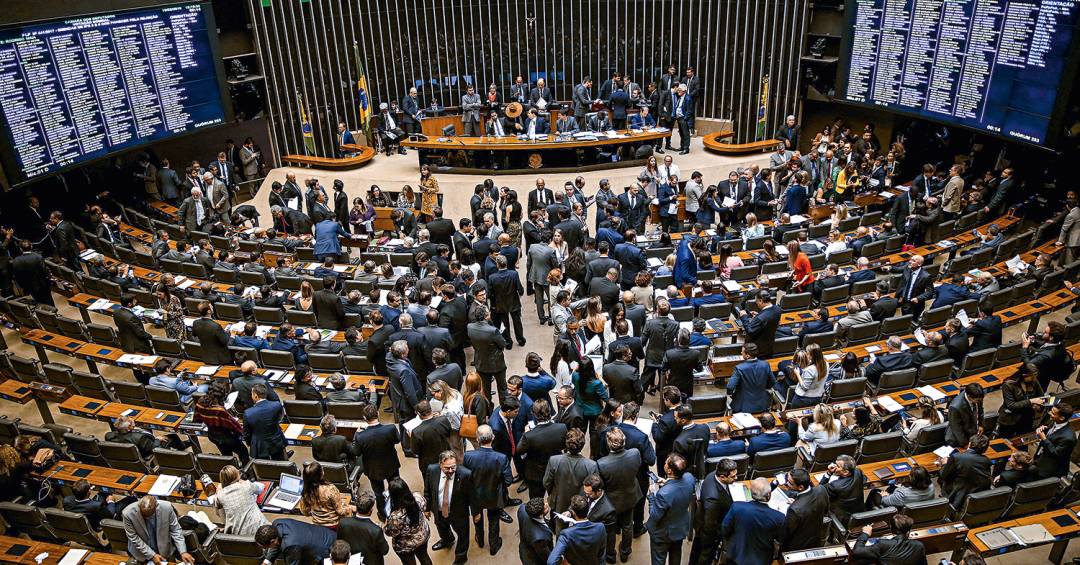 Operação da PF investiga desvio de emendas parlamentares com foco em ex-assessora de Lira