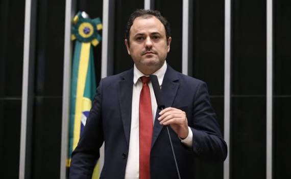 Câmara suspende mandato de Glauber Braga por seis meses com apoio de seis deputados sergipanos