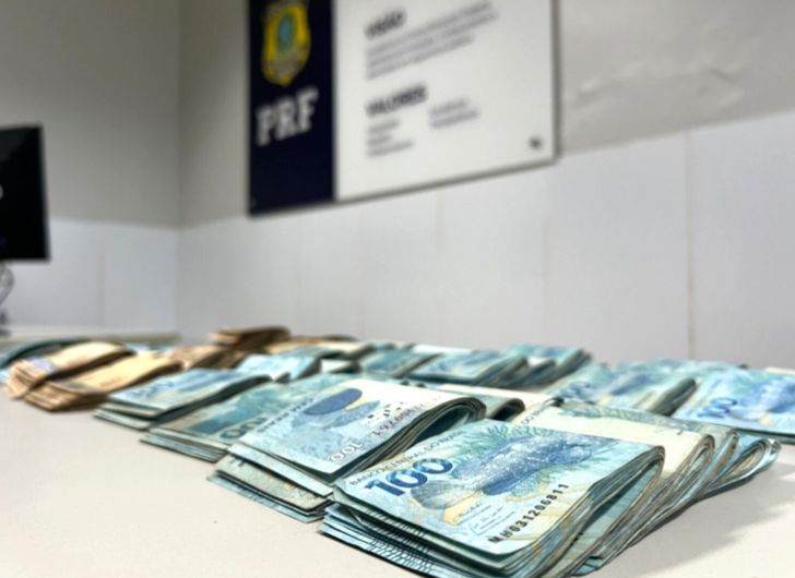 PRF apreende R$ 67 mil em espécie em Nossa Senhora do Socorro; três homens são detidos