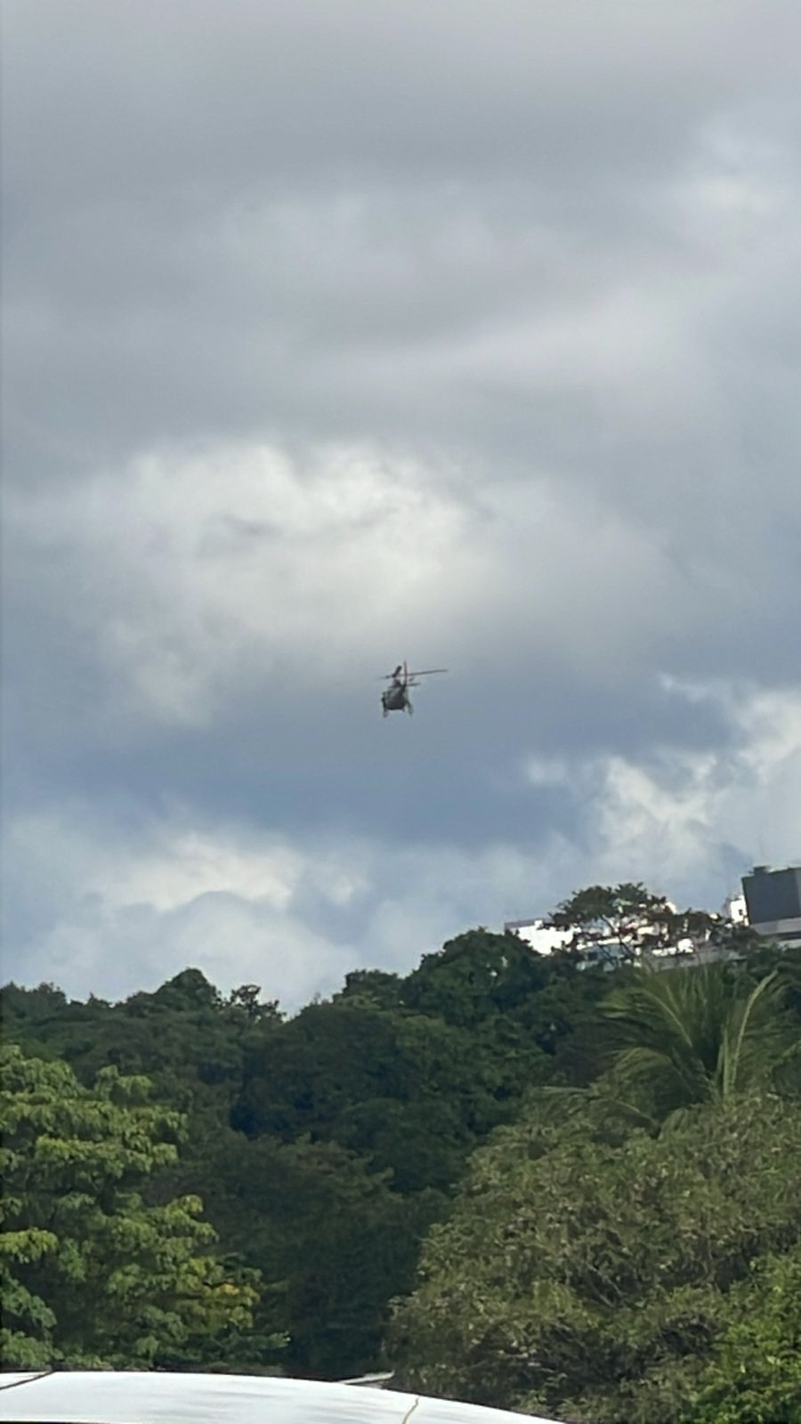Tiroteio e helicópteros assustam moradores da Pituba após morte de policial em Salvador