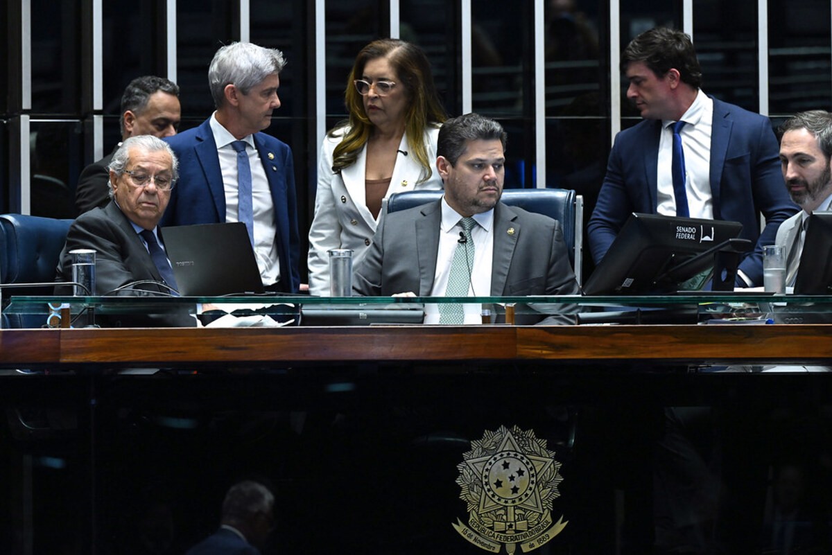Senado aprova PL da dosimetria que muda cálculo das penas do 8 de janeiro