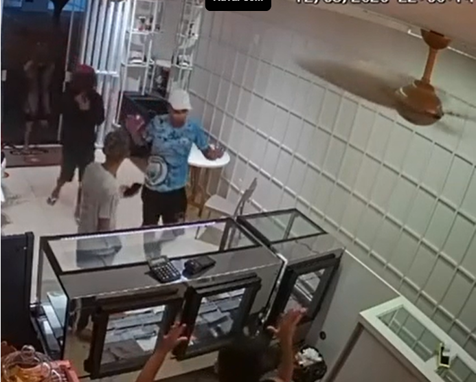 Lanchonete no centro de Areia Branca é alvo de assalto durante a noite