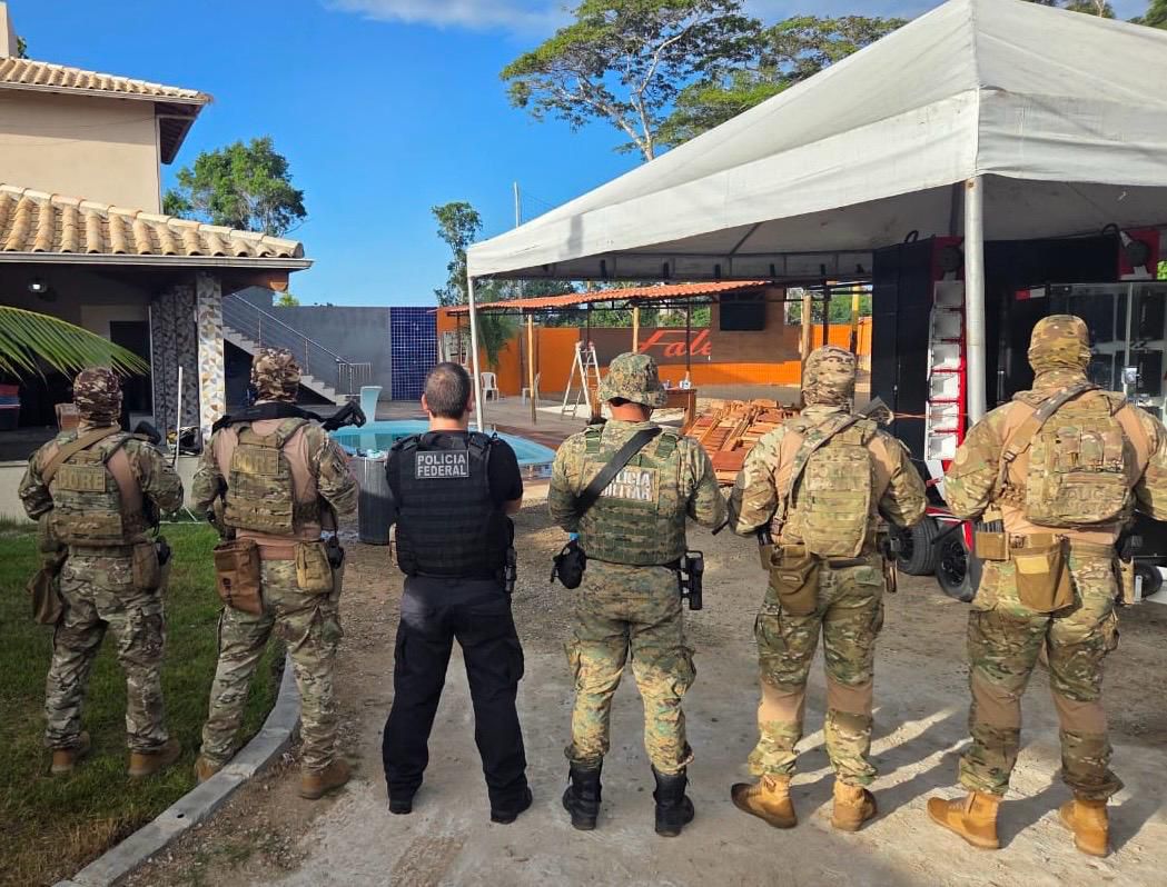 Polícia Federal deflagra operação contra venda ilegal de armas e munições