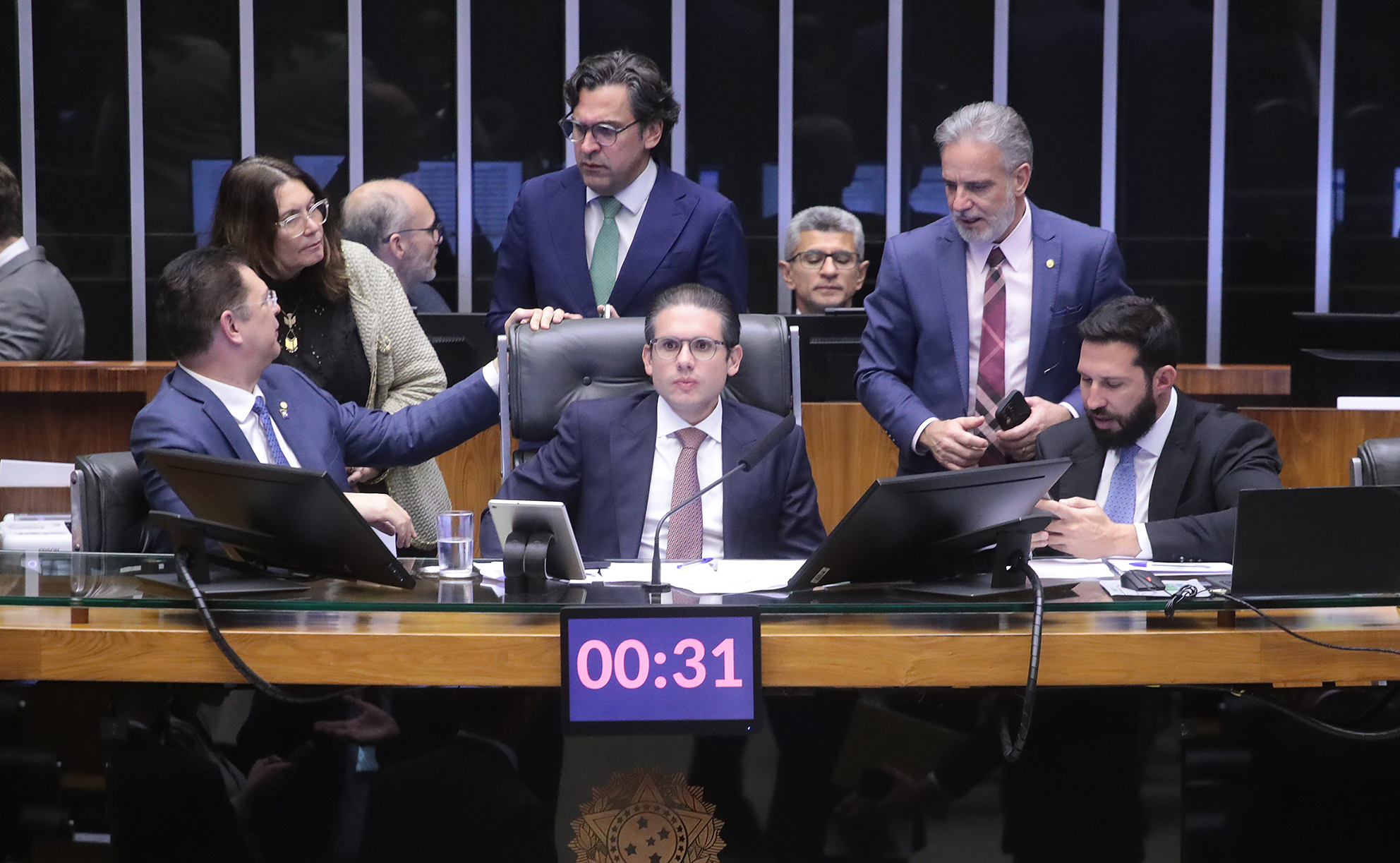 Câmara aprova anistia branda a Bolsonaro que também beneficia quem explora prostituição