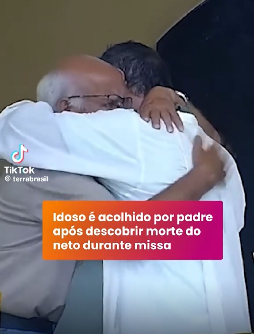 Vídeo viraliza após padre acolher idoso que descobriu morte do neto durante missa