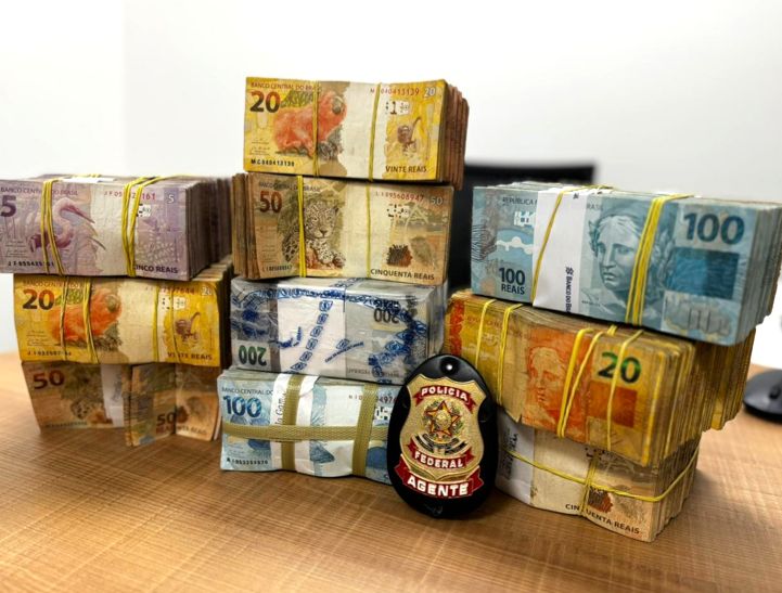 PF apreende R$ 500 mil em espécie e prende dois homens em Aracaju