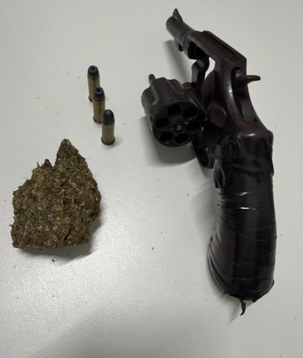 Operação policial em Propriá termina com apreensão de arma, drogas e um investigado morto