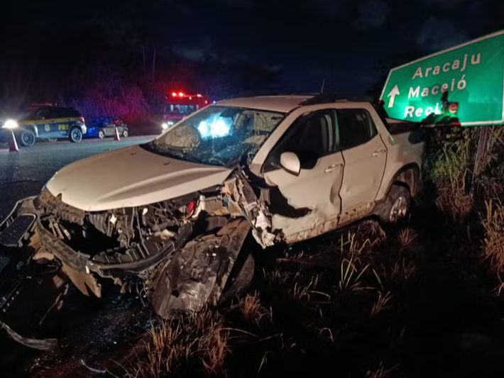 Colisão entre dois carros deixa um morto e dois feridos na BR-235, em Nossa Senhora do Socorro