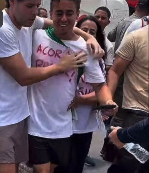 Rodrigo Valadares chega à caminhada e se junta a Nikolas Ferreira rumo a Brasília