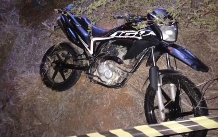 Mulher morre após perder controle da moto em Canindé de São Francisco