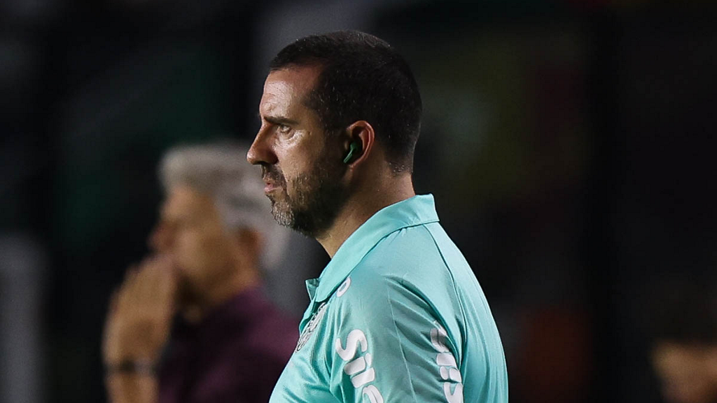 Auxiliar do Palmeiras reclama de condições do gramado em São Januário