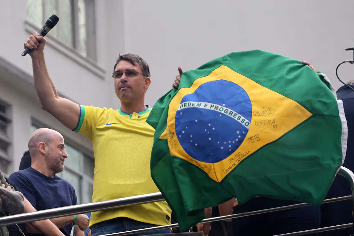 Flávio Bolsonaro questiona legalidade de CPI que pretende investigar ministros do Supremo